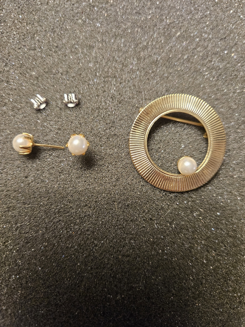 Gold-Tone Circle Brooch with Pearl Stud Earrings